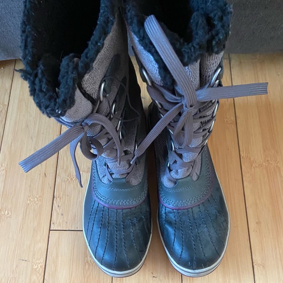 Sorel boots - Picture 2 of 5